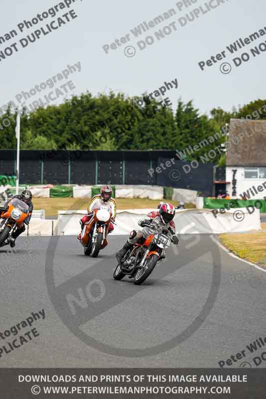 Vintage motorcycle club;eventdigitalimages;mallory park;mallory park trackday photographs;no limits trackdays;peter wileman photography;trackday digital images;trackday photos;vmcc festival 1000 bikes photographs